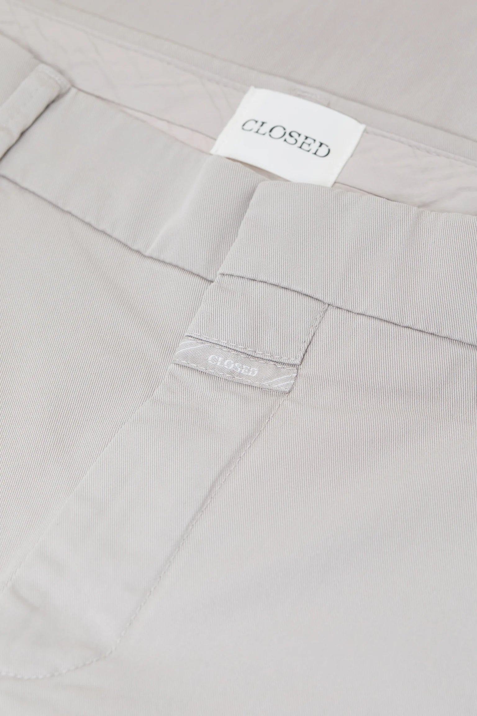 Closed Clifton True - Mud Grey