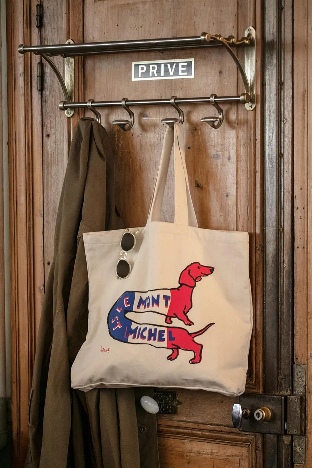 Le Mont Saint Michel Tote Bag Dog