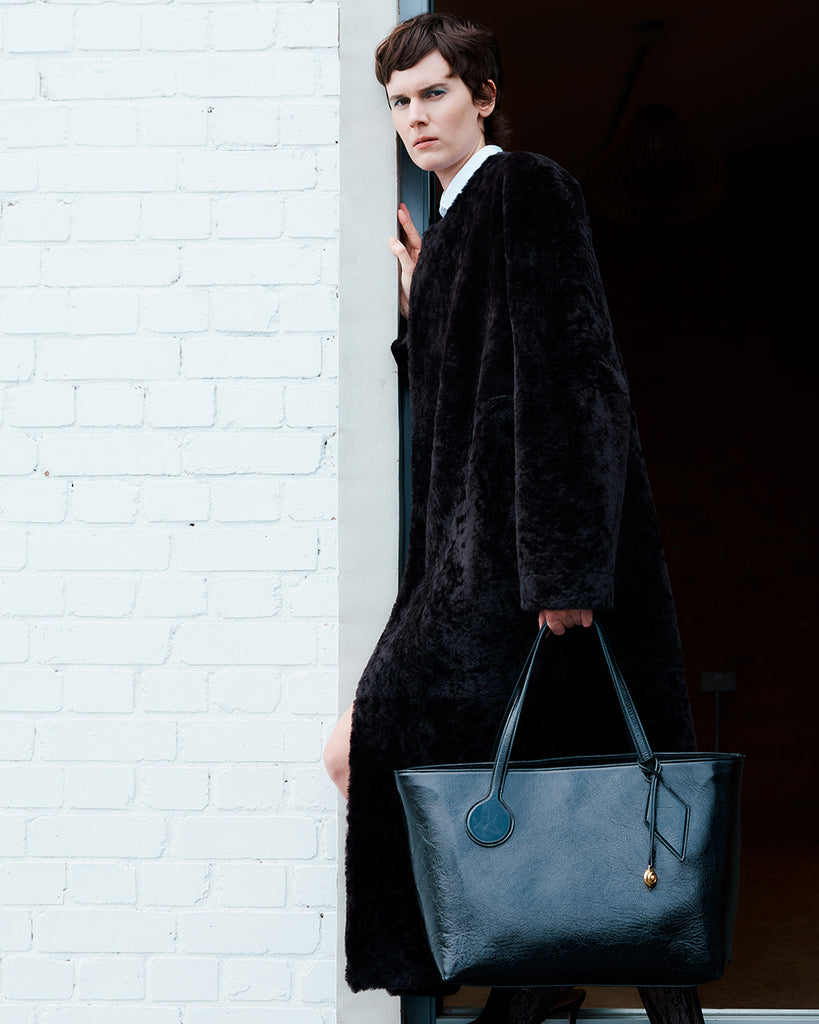 Liffner  Sprout Tote Large - Black Glossy