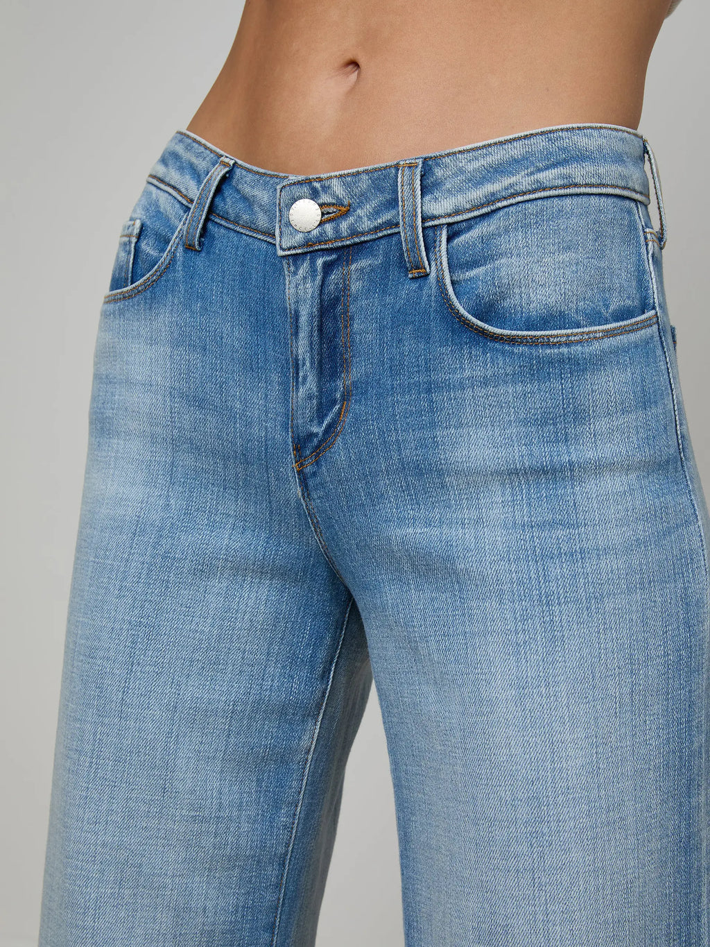 L'Agence Joanne Low-Rise Wide-Leg Jean - Dry Ice