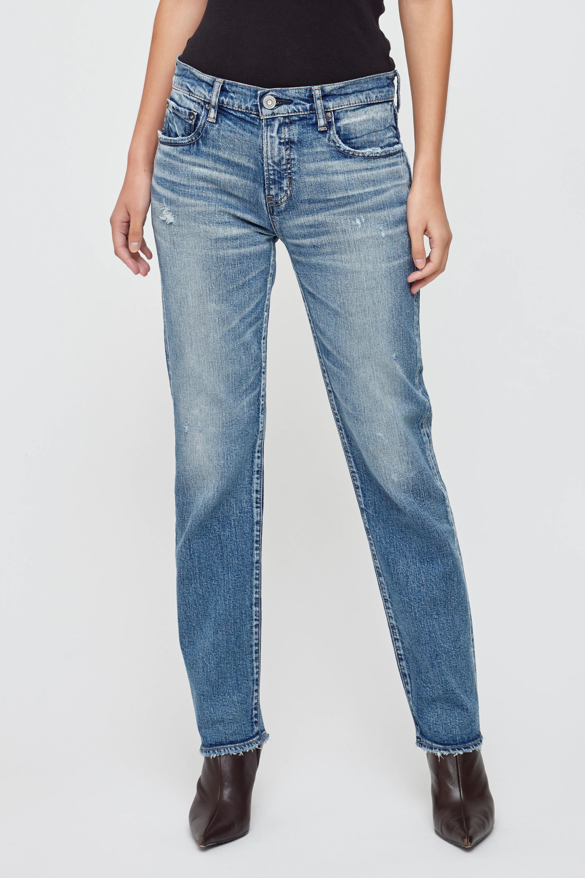 Moussy Ridgefield Straight Low