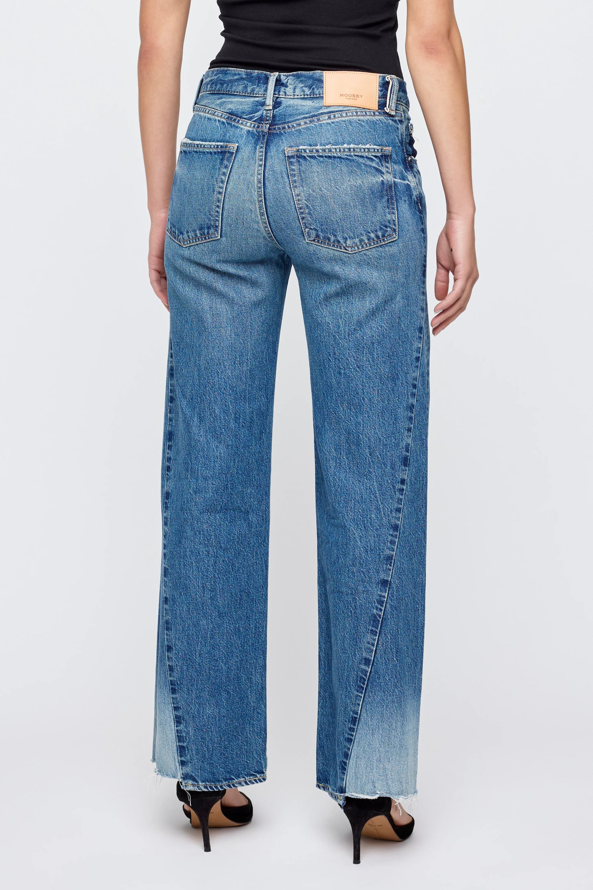 Moussy Panel Wide - Holyoke
