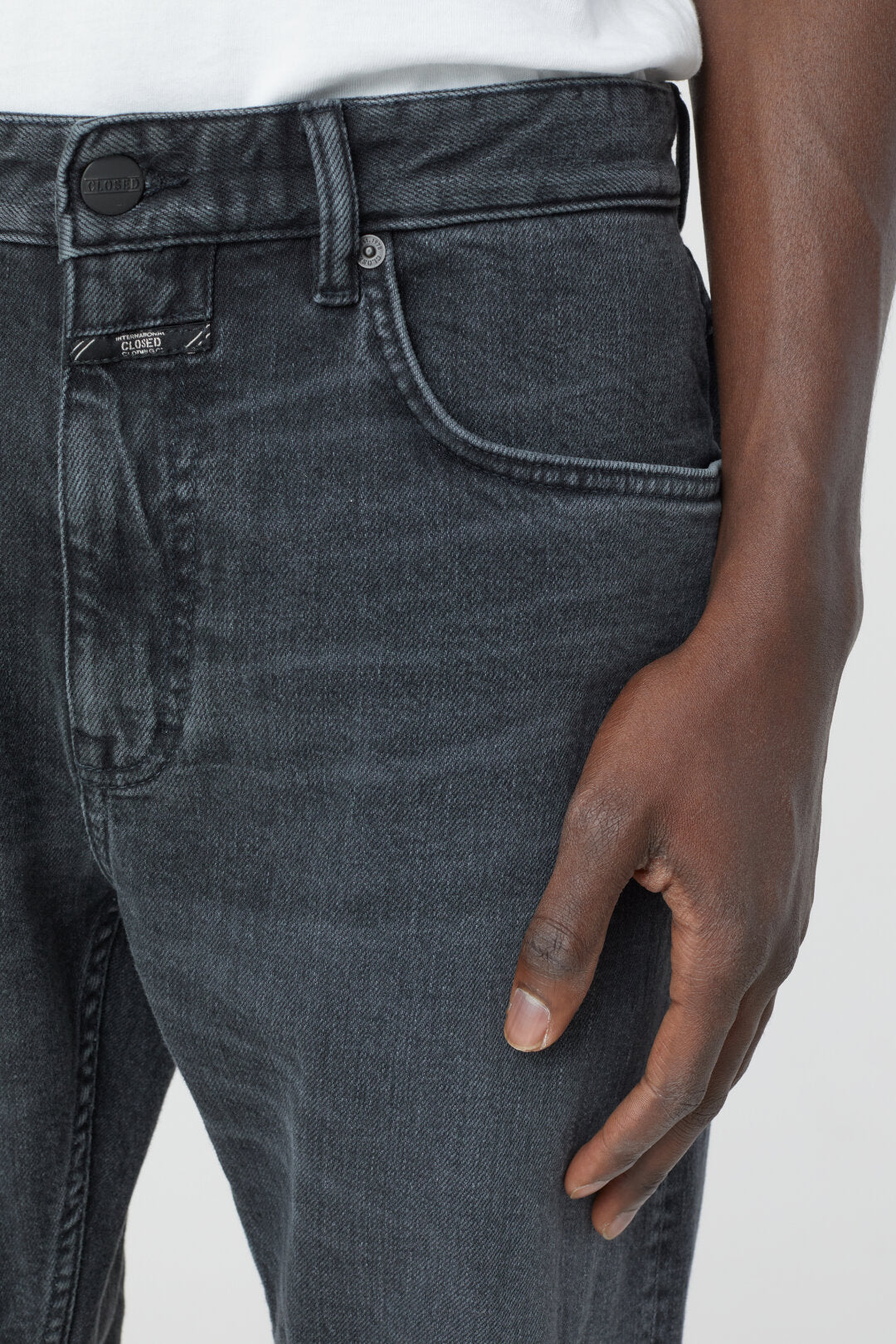Closed Denim Style Cooper Tapered - Dark Grey