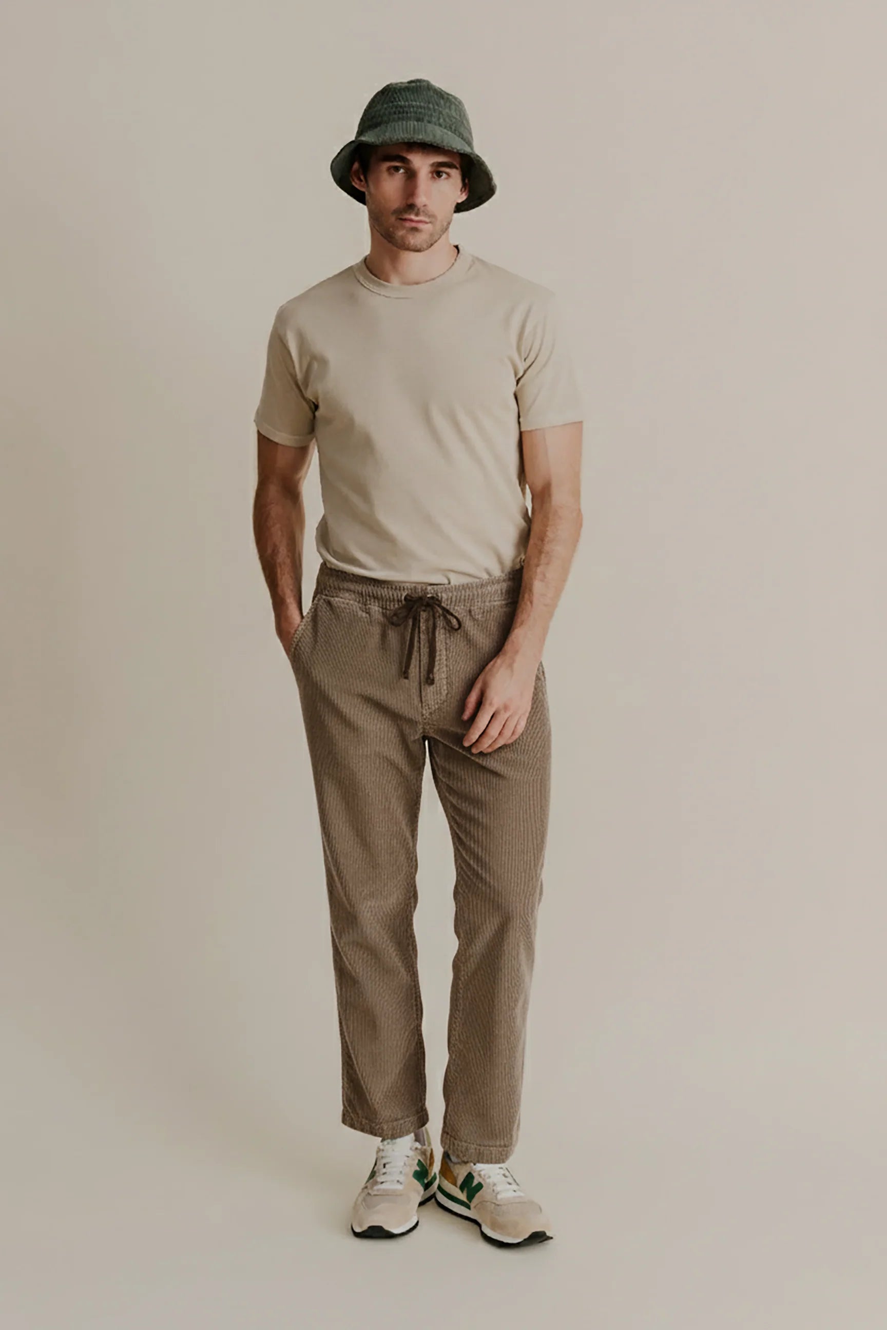 Save Khaki United Wide Wale Cord Easy Chino -
