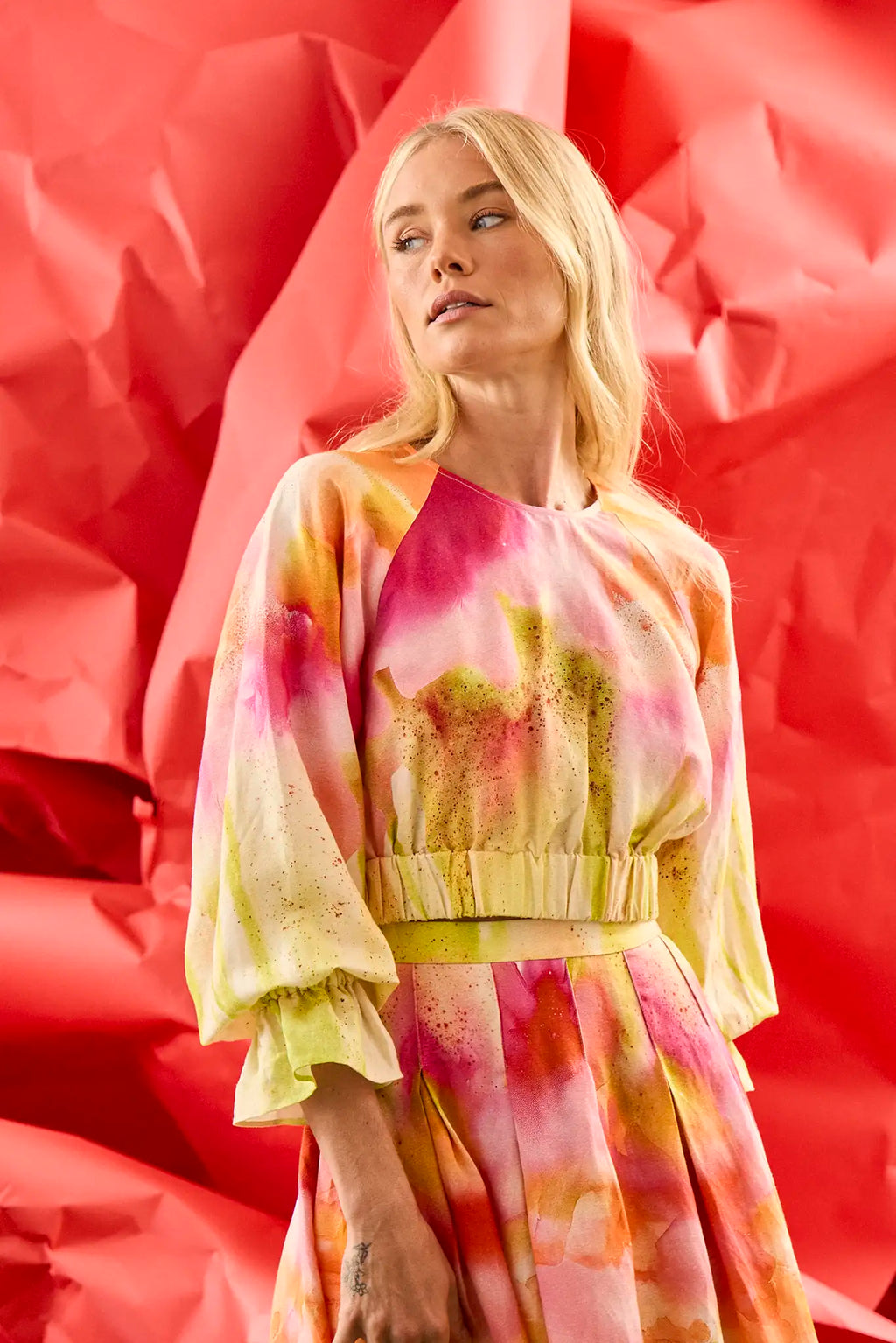 Hunter Bell Kirsten Top Elastic Waist Long Sleeve Tie-Dye Crop Top