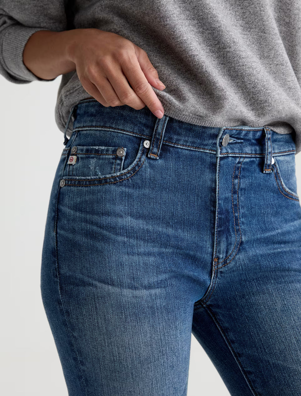 AG Mari Jean Mid-Rise Slim Straight - 15 Years Prague