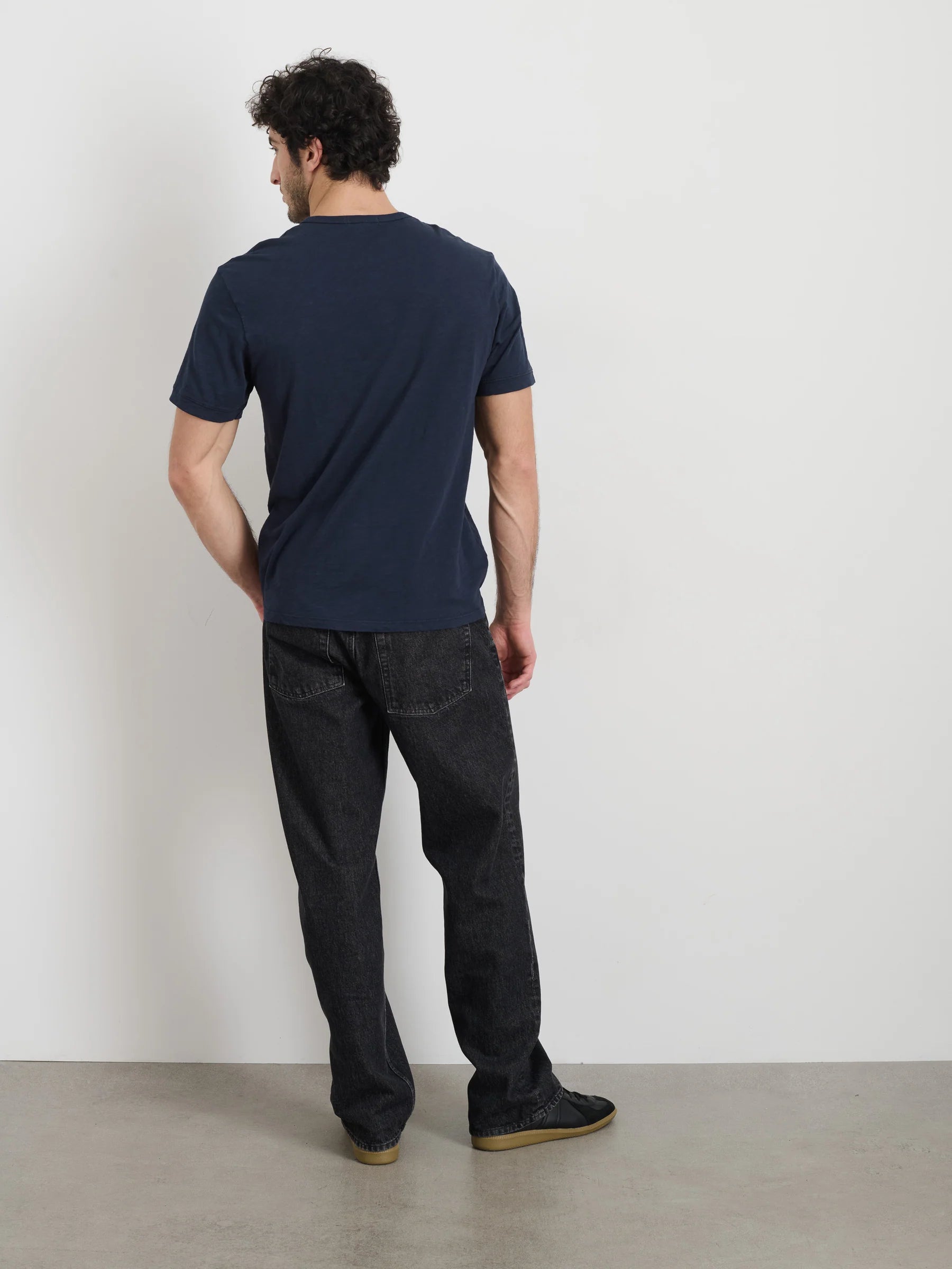 Alex Mill The Standard T-Shirt in Slub Cotton  - Navy