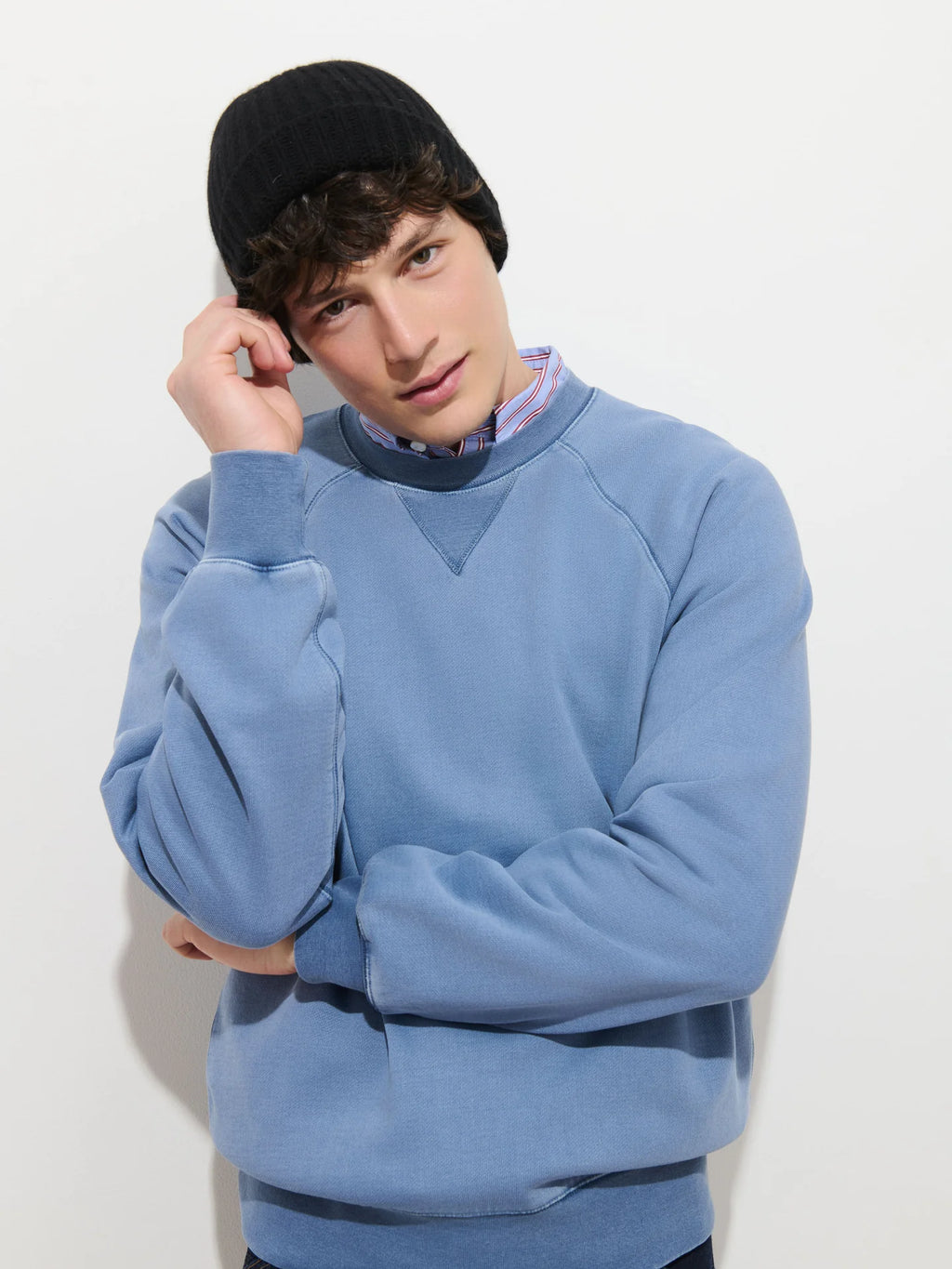 Alex Mill Garment Dye Raglan Sweatshirt in Cotton Fleece - Stormy Sea