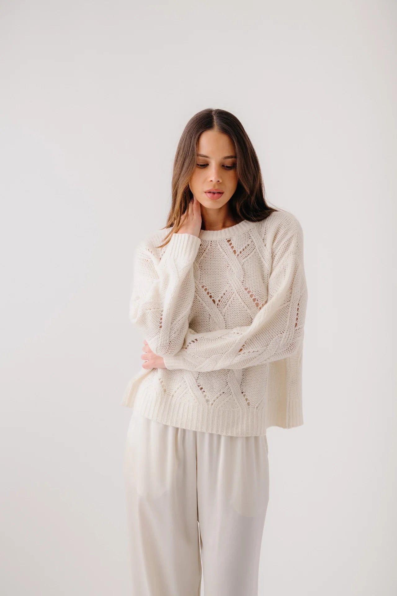 SABLYN Gia Slouchy Cable Knit Cashmere Crewneck Sweather | Gardenia