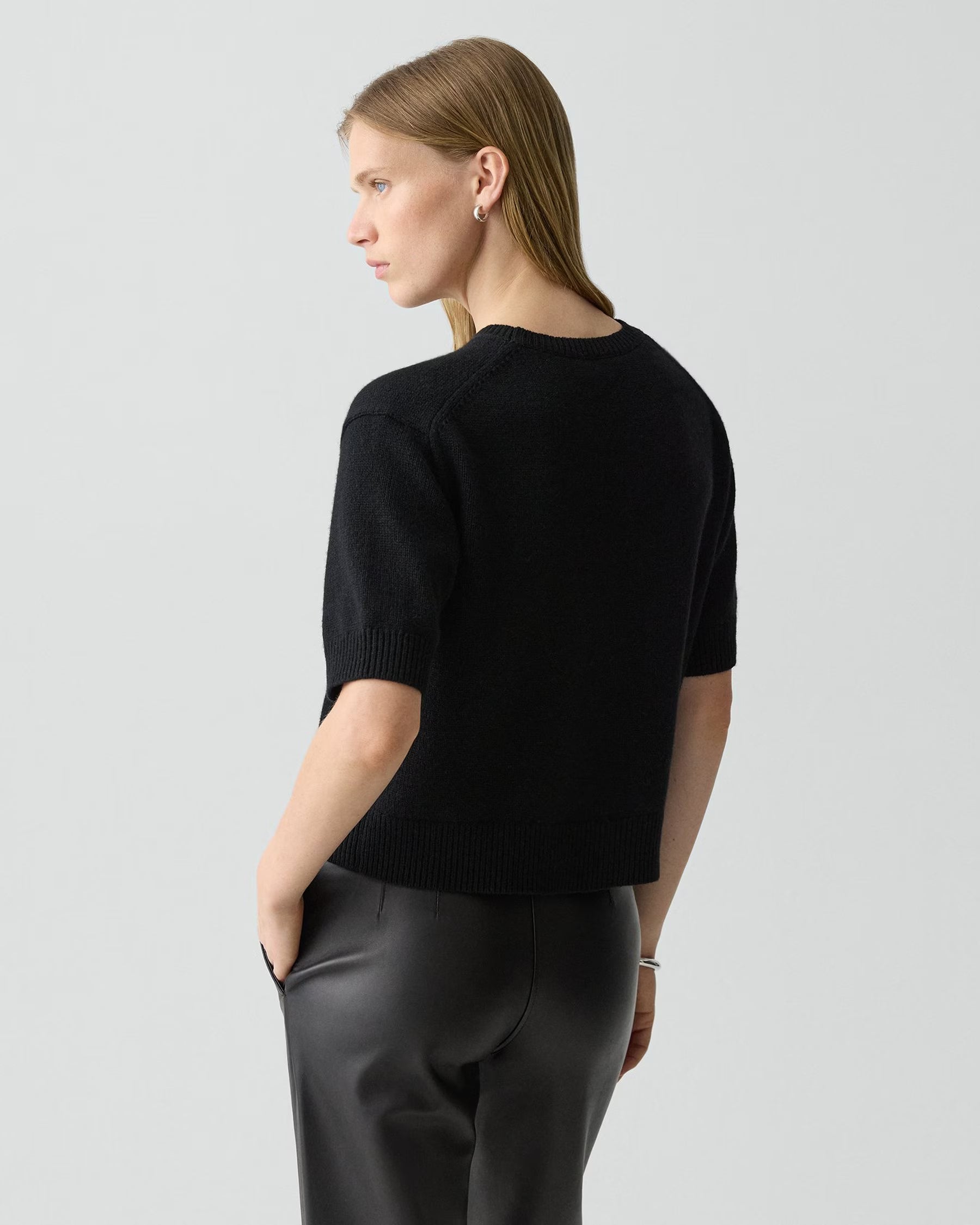 Theory Cashmere Cropped Tee - Black