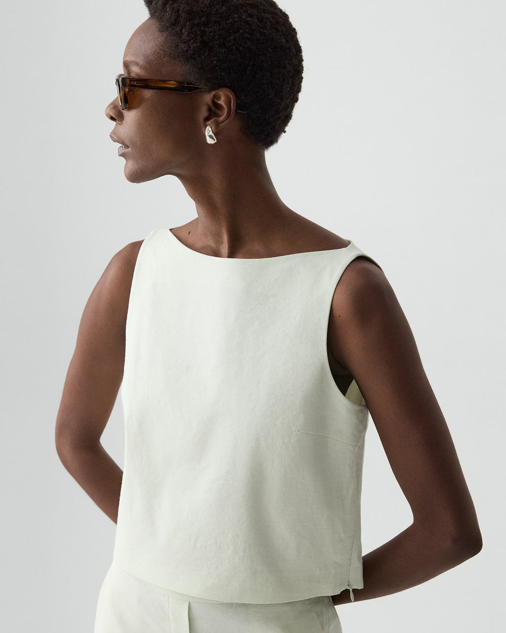 Theory Sleeveless Boatneck Top in Good Linen - Sea Glass