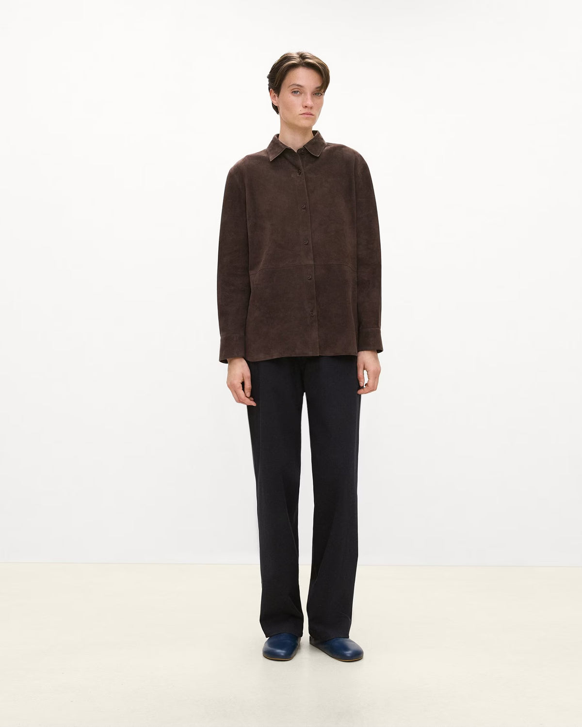 Theory Classic Menswear Shirt in Suede - Cacao