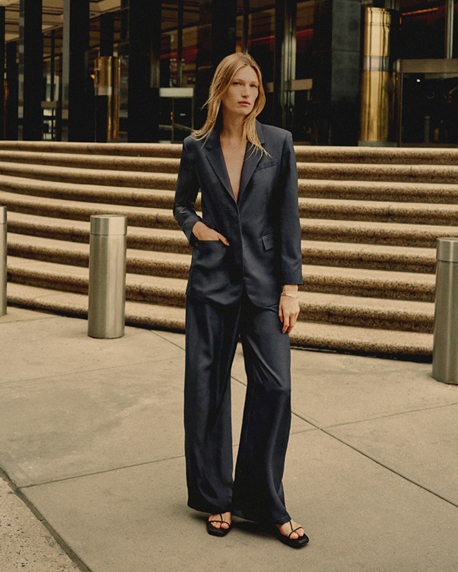Theory Pull-On Track Pant in Mod Silk Twill- Nocturne Navy