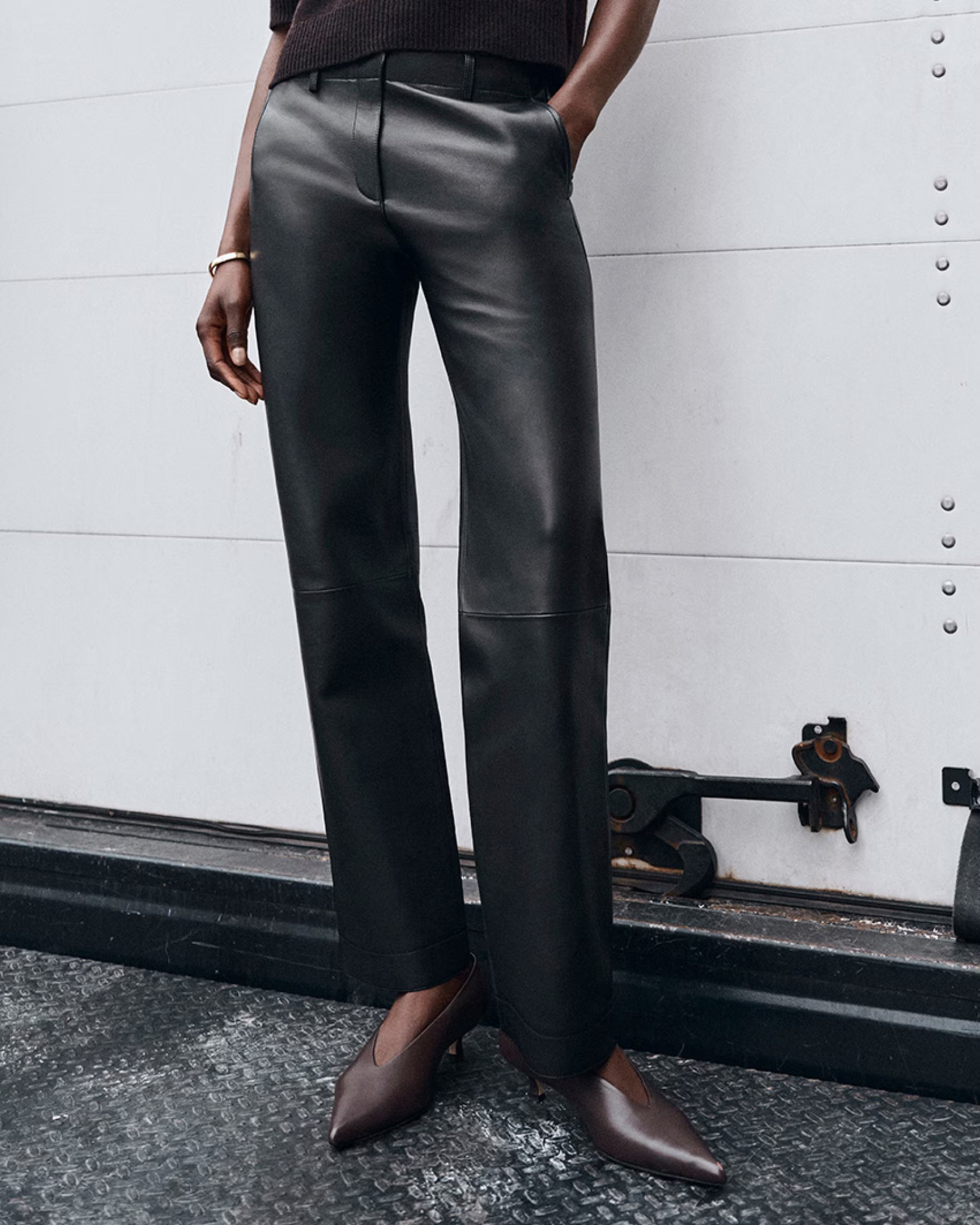 Theory Classic Straight Pant in Sleek Leather - Black