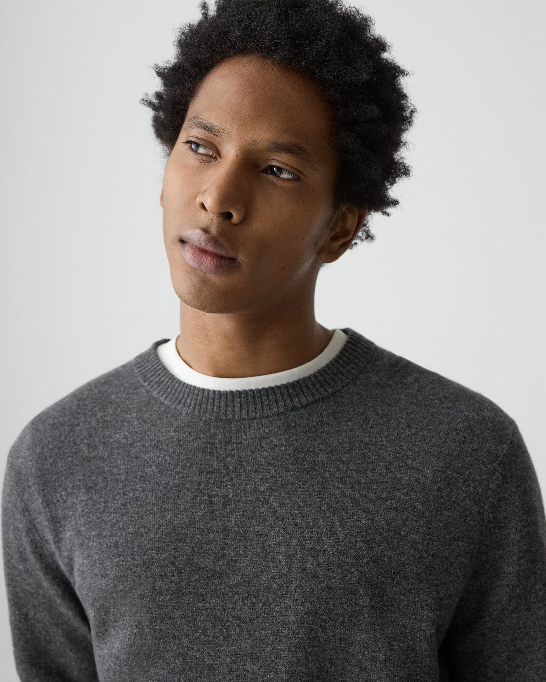 Theory Hilles Crewneck Sweater in Cashmere - Charcoal Melange