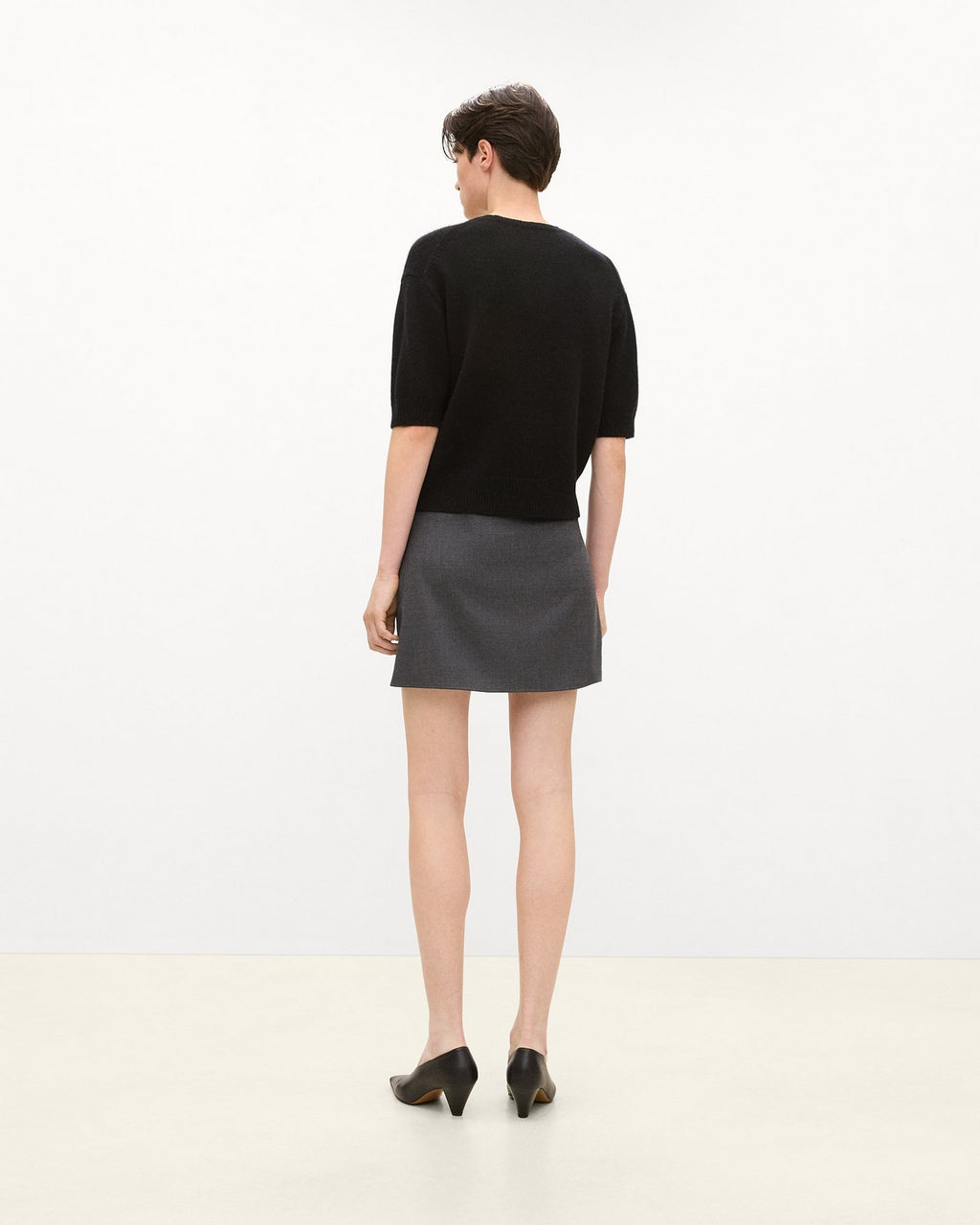 Theory Cropped V-Neck Tee in Cashmere - Black