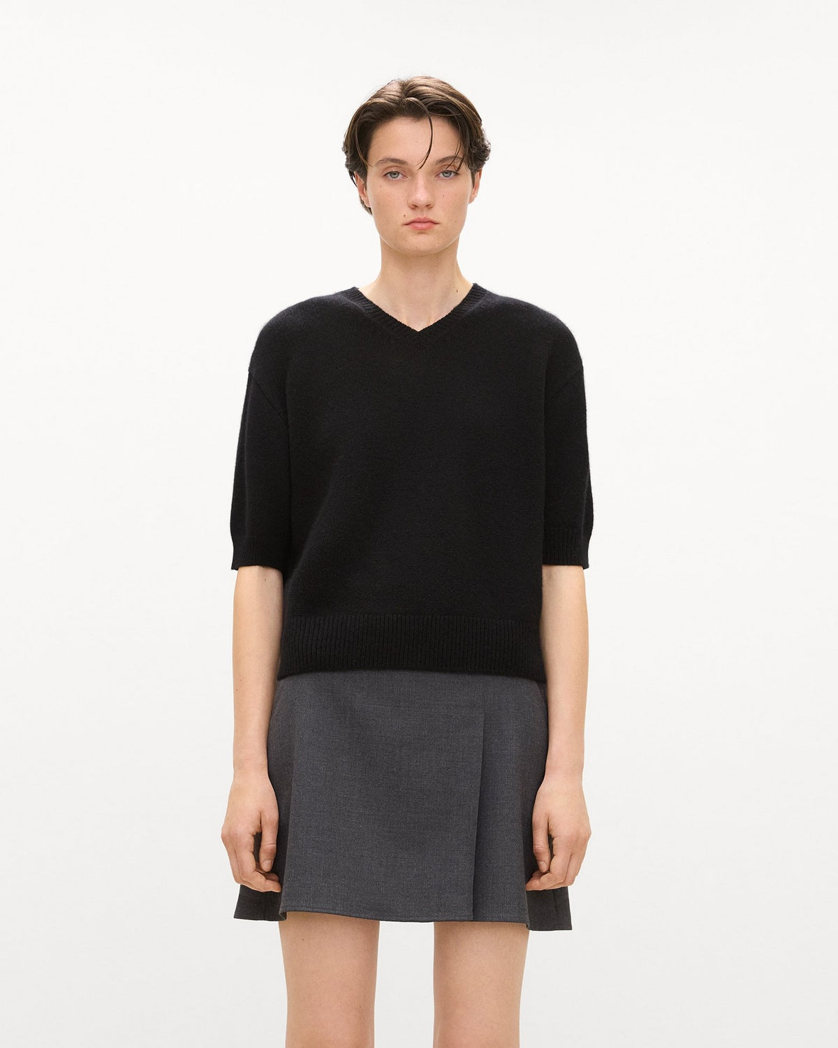 Theory Cropped V-Neck Tee in Cashmere - Black