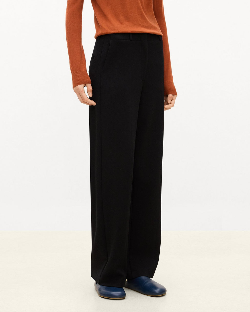 Theory Relaxed Straight Pant in Double-Knit Jersey - Black
