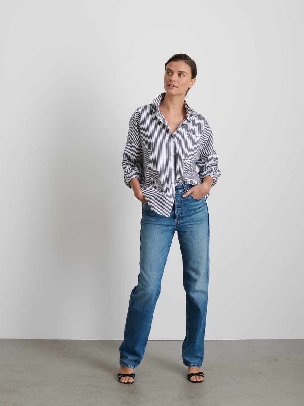 Alex Mill Jo Striped Shirt in Paper Poplin in Navy/White