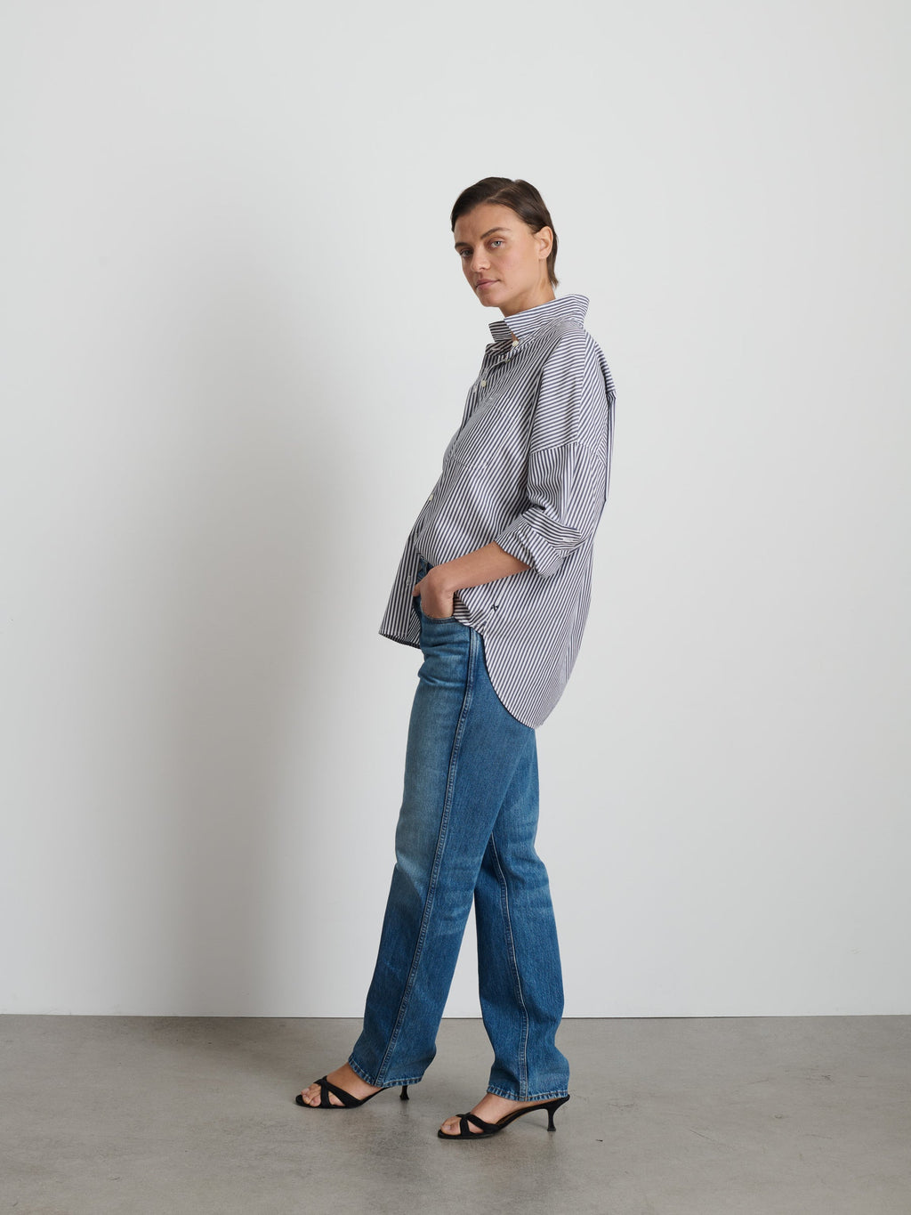 Alex Mill Jo Striped Shirt in Paper Poplin in Navy/White