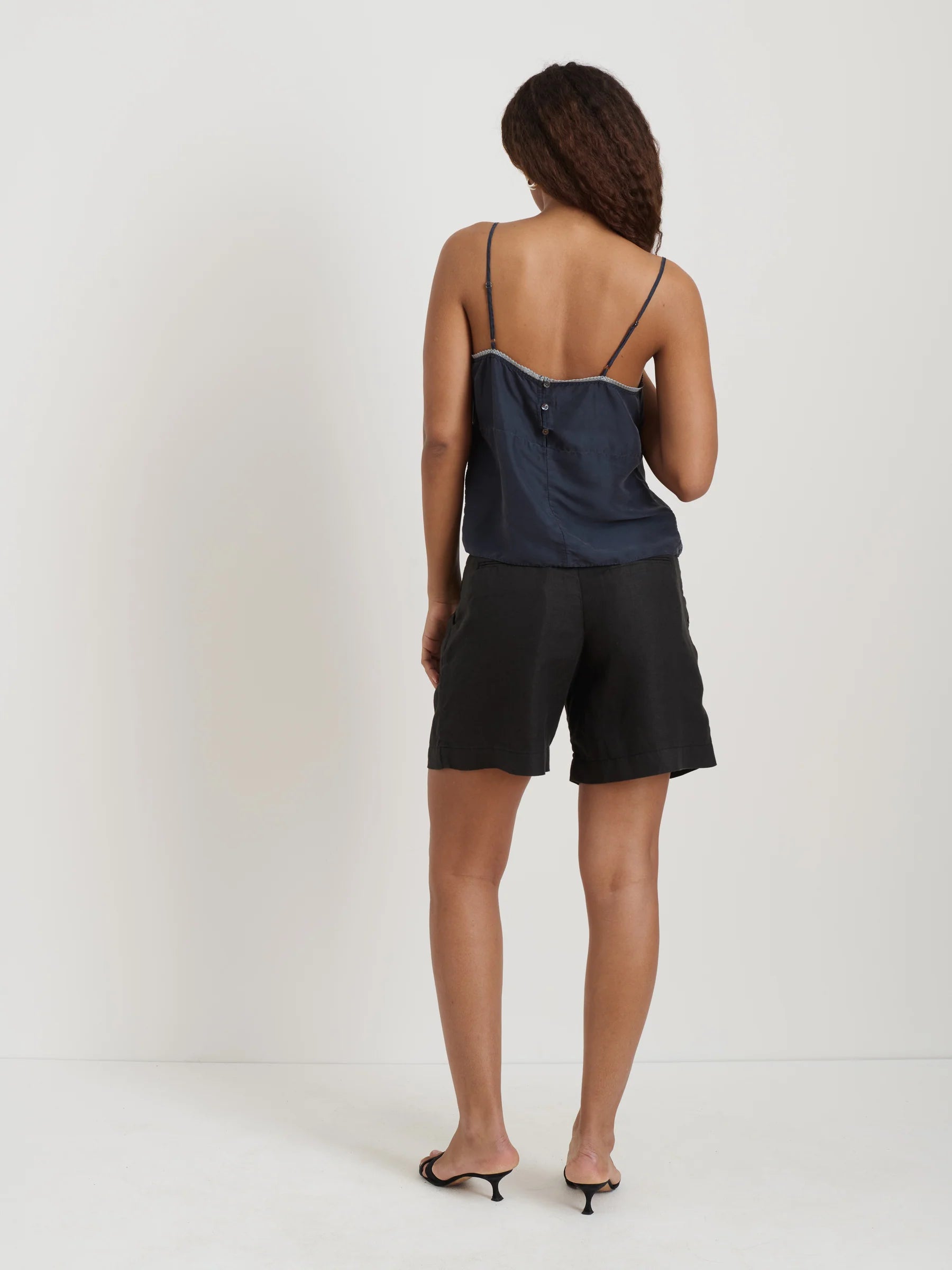 Alex Mill Lilly Cami In Washed Silk- Navy