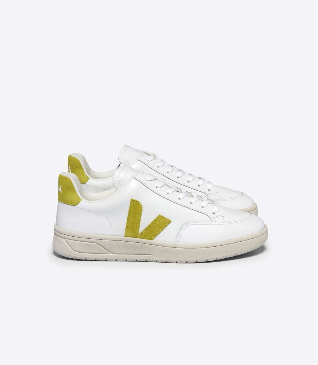 Veja V-12 Leather White Liquor