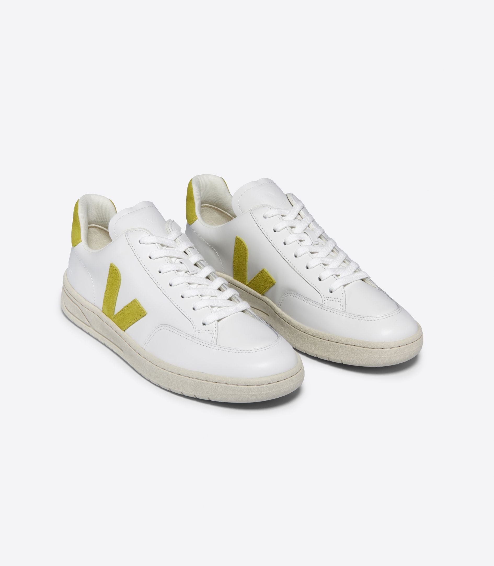 Veja V-12 Leather White Liquor
