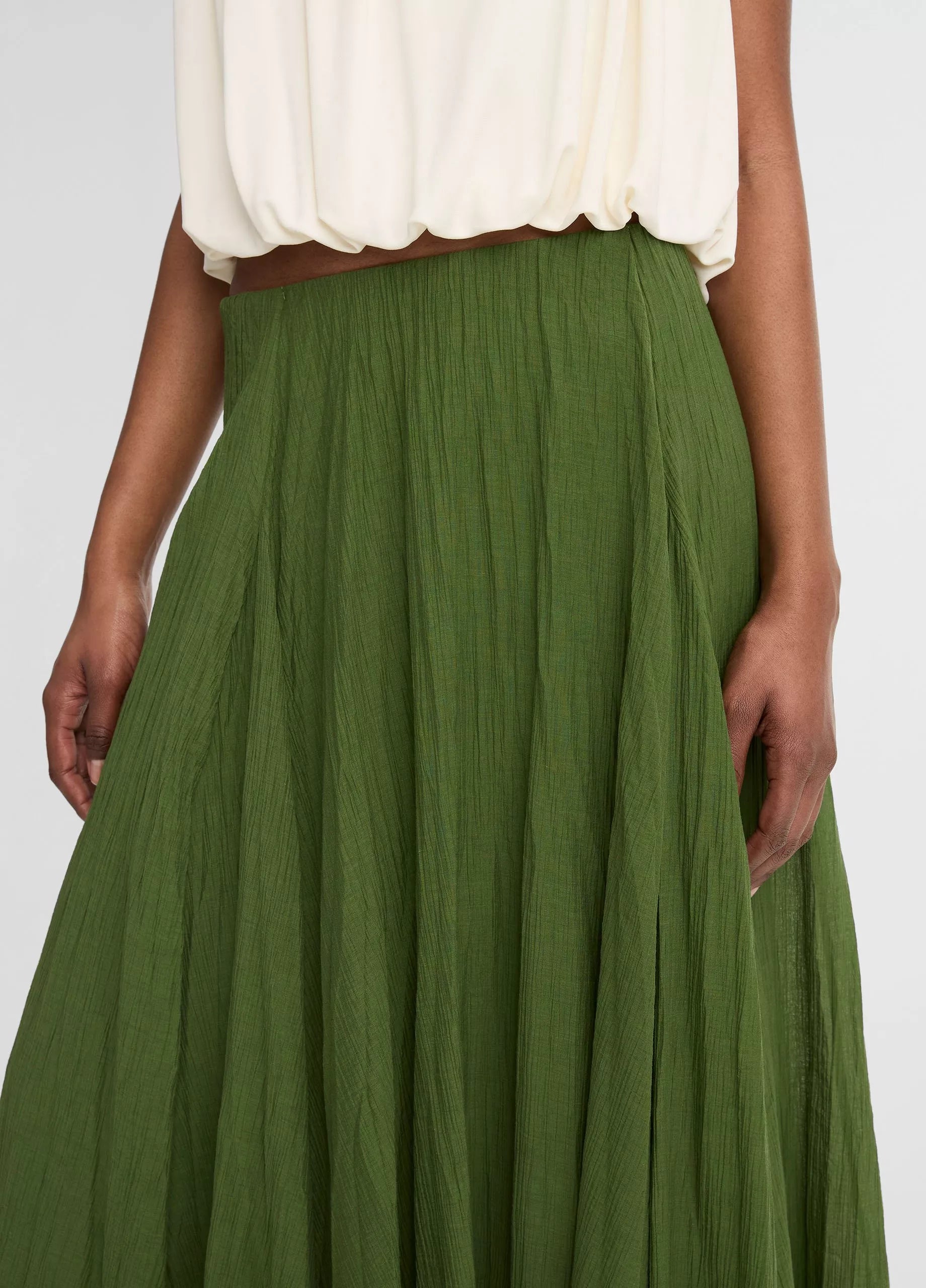 Vince Crinkled Plissé Cotton-Blend Maxi Skirt - Herb