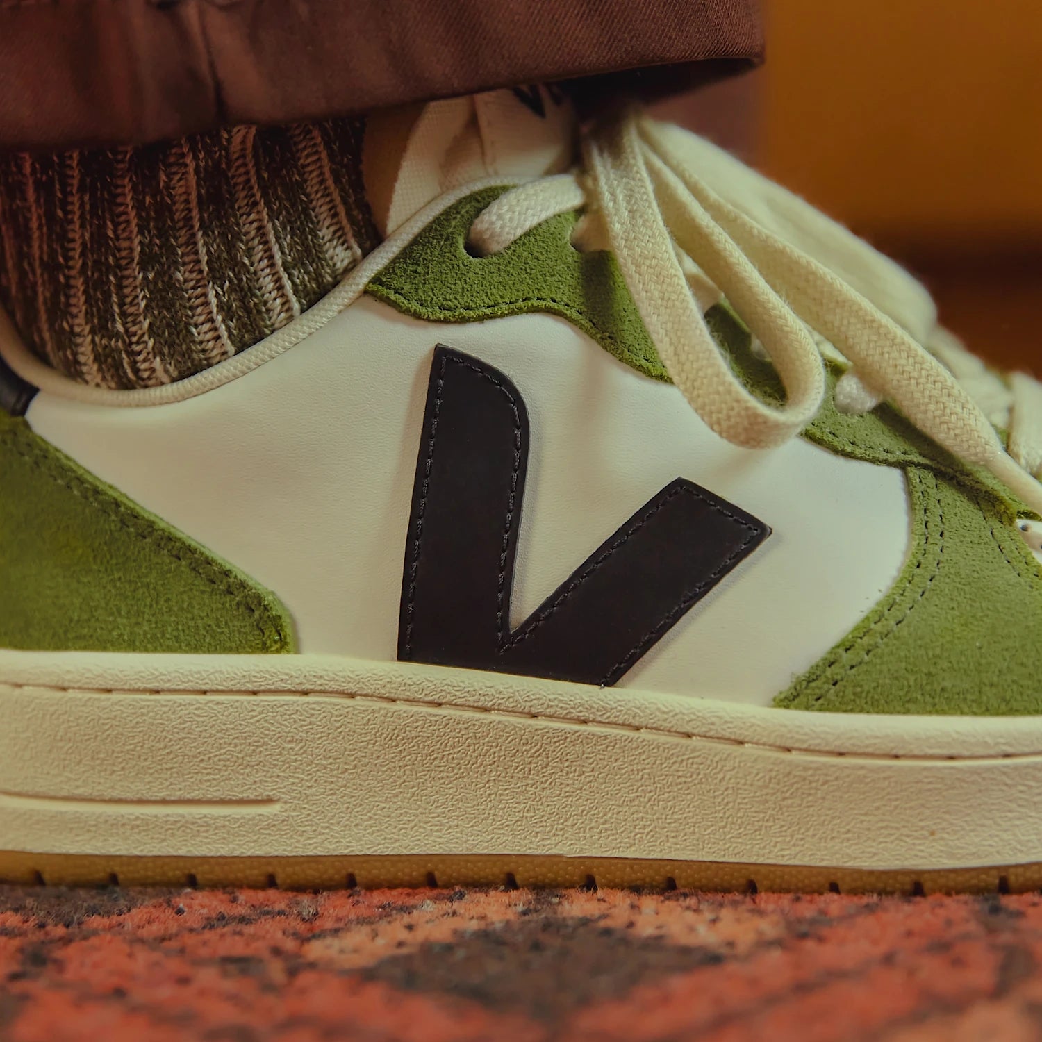 Veja Women's V-10 Leather White Black Kiwi