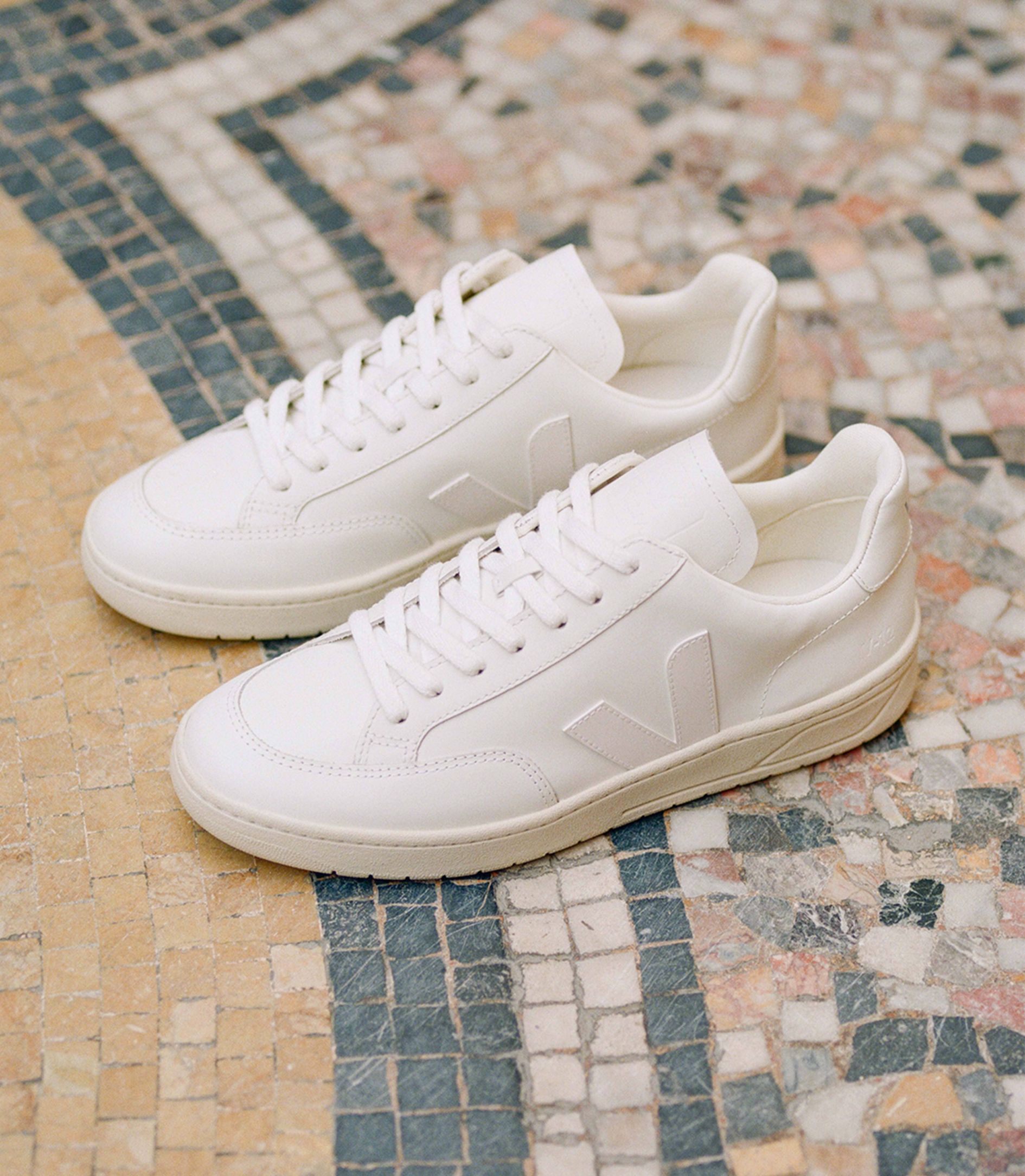 Veja Women's V-12 Extra White